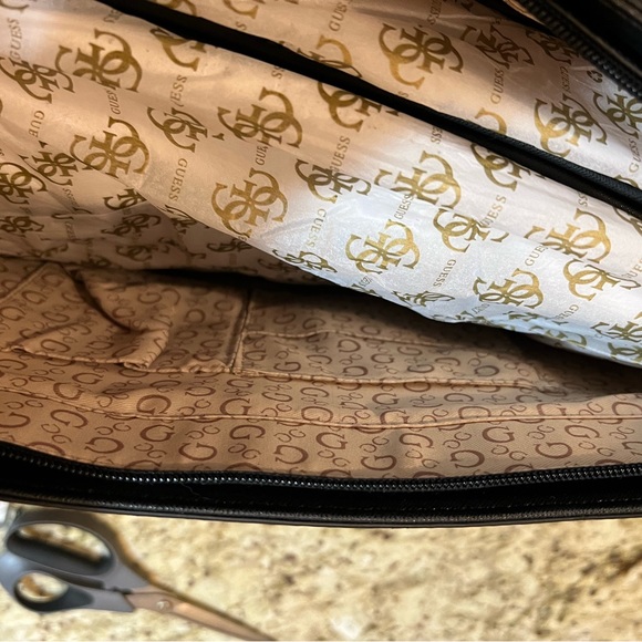 GUESS BAG AND MATCHING WALLET - Picture 3 of 9